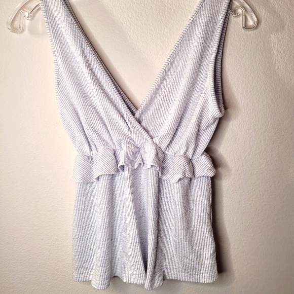 Caution To The Wind Halter Top size M - Picture 9 of 10